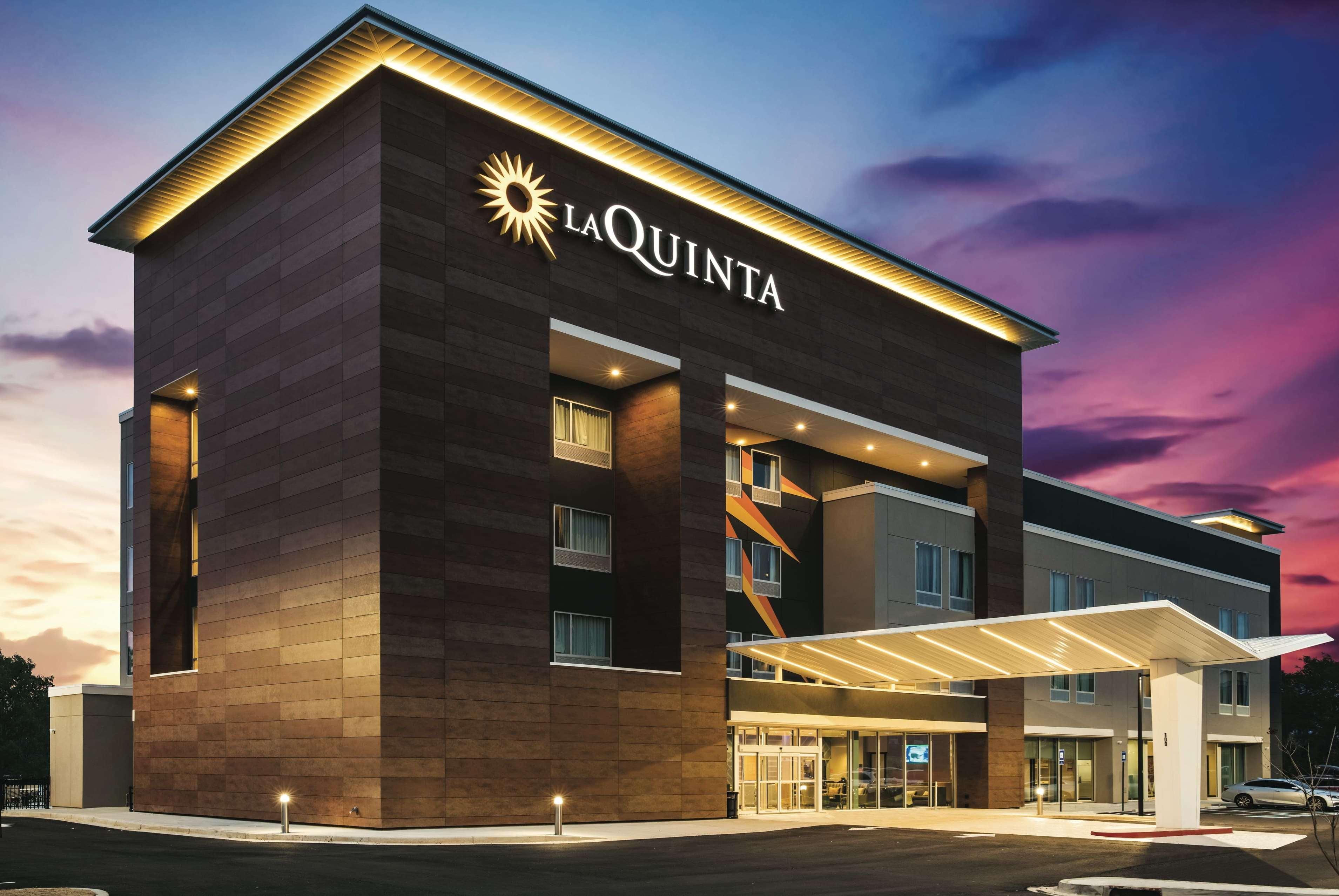 La Quinta Inn & Suites By Wyndham Atlanta South - מק'דונאף מראה חיצוני תמונה